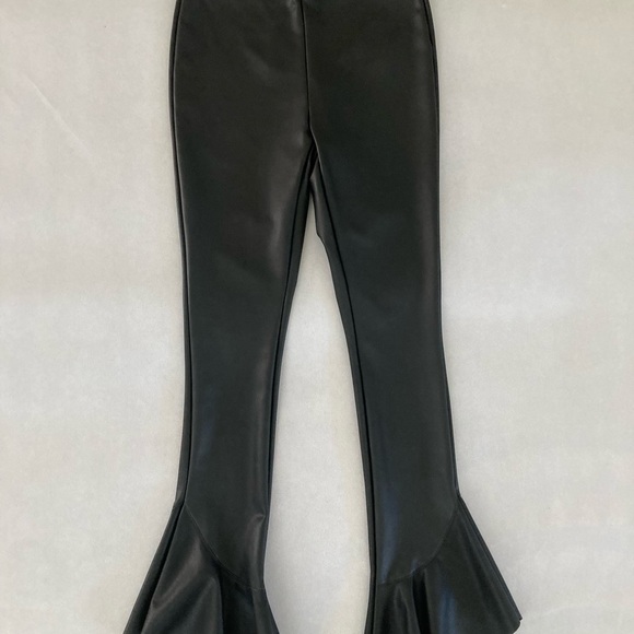 New “Top Shop” Women’s Black Faux Leather Ankle Styled Leggings with Ruffle Hem - Picture 3 of 6